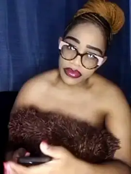 Snapshot of Sultrydiva1 chatting on January 2026 10:59:02 PM Sultrydiva1 online show from January 2026 10:59:02 PM