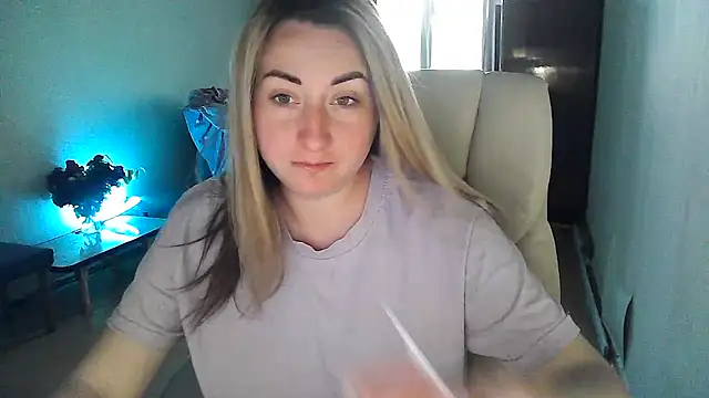 FoxyAnn12 online show from May 2026 11:48:02 AM