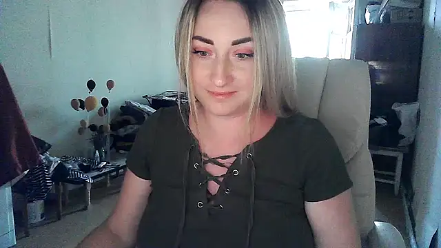 Snapshot of FoxyAnn12 chatting on June 2026 11:21:02 AM FoxyAnn12 online show from June 2026 11:21:02 AM