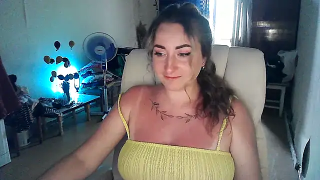 Snapshot of FoxyAnn12 chatting on July 2026 01:06:01 PM FoxyAnn12 online show from July 2026 01:06:01 PM
