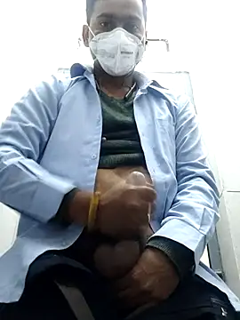 Snapshot of your_hot_dady chatting on January 2026 06:00:01 PM your hot dady online show from January 2026 06:00:01 PM