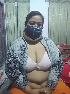 Snapshot of momo_loves chatting on February 2026 06:06:01 PM momo loves online show from February 2026 06:06:01 PM