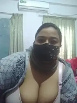 Snapshot of momo_loves chatting on February 2026 06:19:02 AM momo loves online show from February 2026 06:19:02 AM