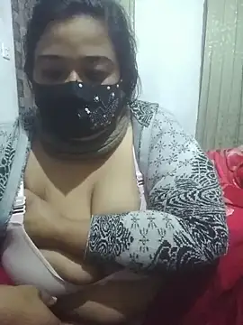 Snapshot of momo_loves chatting on February 2026 06:25:01 PM momo loves online show from February 2026 06:25:01 PM