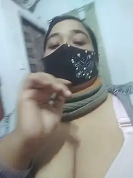 Snapshot of momo_loves chatting on February 2026 03:33:01 AM momo loves online show from February 2026 03:33:01 AM