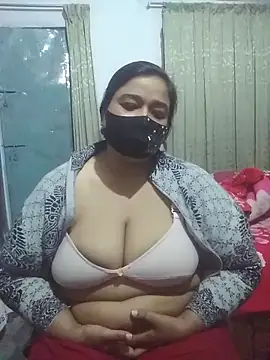 Snapshot of momo_loves chatting on February 2026 02:10:01 PM momo loves online show from February 2026 02:10:01 PM