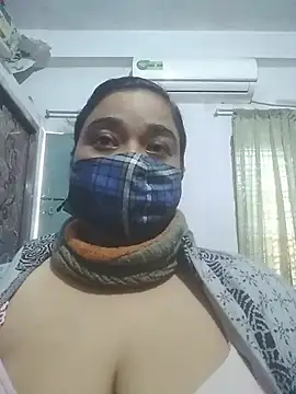 Snapshot of momo_loves chatting on February 2026 04:08:01 AM momo loves online show from February 2026 04:08:01 AM