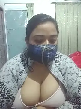 Snapshot of momo_loves chatting on February 2026 04:14:02 PM momo loves online show from February 2026 04:14:02 PM