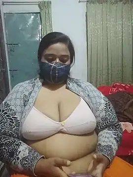 Snapshot of momo_loves chatting on February 2026 04:24:02 PM momo loves online show from February 2026 04:24:02 PM