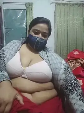 Snapshot of momo_loves chatting on February 2026 05:09:02 PM momo loves online show from February 2026 05:09:02 PM