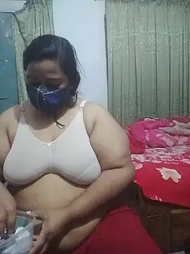 Snapshot of momo_loves chatting on February 2026 04:30:01 PM momo loves online show from February 2026 04:30:01 PM