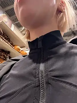 Snapshot of AshleyMur chatting on January 2026 03:33:01 AM AshleyMur online show from January 2026 03:33:01 AM