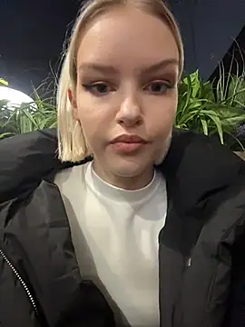 Snapshot of AshleyMur chatting on February 2026 04:17:01 AM AshleyMur online show from February 2026 04:17:01 AM