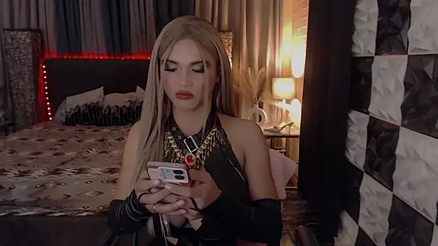 QueenNathaliaTS online show from January 2026 04:11:01 PM