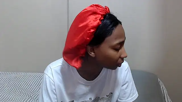 Snapshot of ExtraDoll chatting on February 2026 10:02:01 AM ExtraDoll online show from February 2026 10:02:01 AM