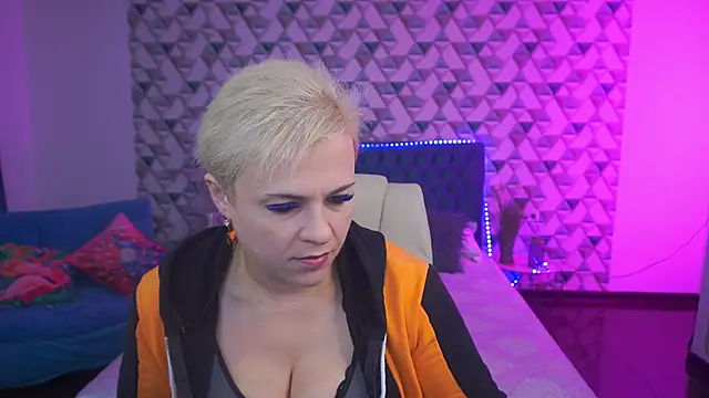 CrystalVibe online show from May 2026 05:37:02 AM