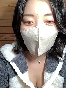 Snapshot of minami_room chatting on January 2026 04:06:02 AM minami room online show from January 2026 04:06:02 AM