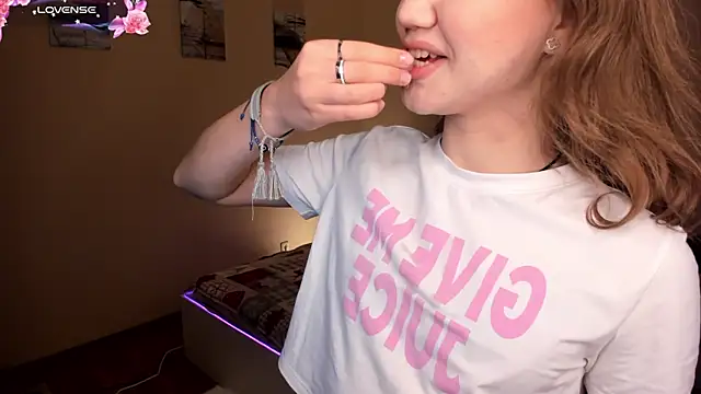 Snapshot of SweetNova_ chatting on January 2026 12:08:02 PM SweetNova online show from January 2026 12:08:02 PM