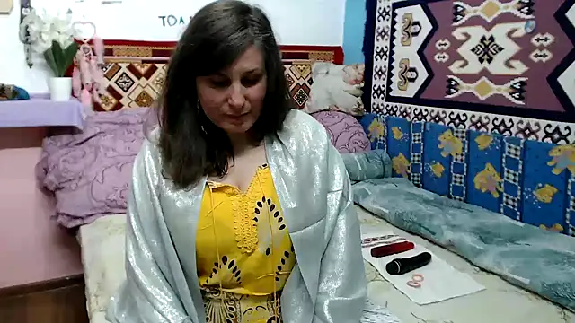 Adelinemilf online show from April 2026 10:32:01 AM