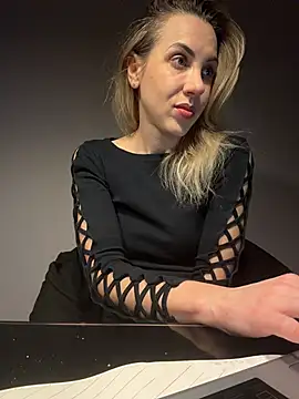 ElenaWhitmore online show from February 2026 10:29:01 PM