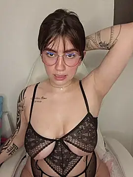 Snapshot of kuritto_ chatting on February 2026 12:01:01 AM kuritto online show from February 2026 12:01:01 AM