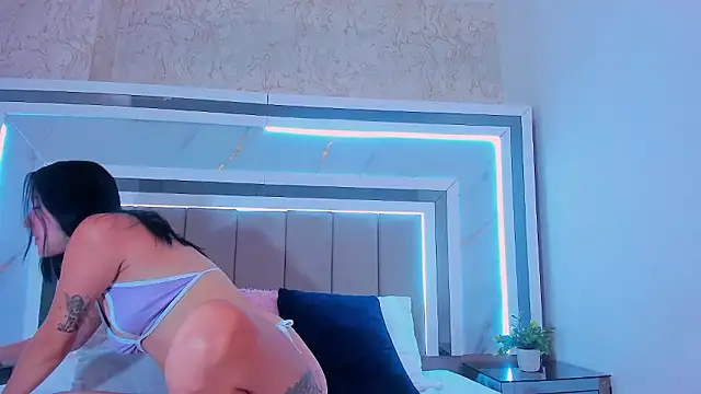 Snapshot of IsaBlue chatting on February 2026 02:11:02 PM IsaBlue online show from February 2026 02:11:02 PM