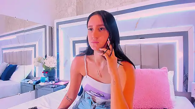 Snapshot of IsaBlue chatting on February 2026 01:52:02 PM IsaBlue online show from February 2026 01:52:02 PM