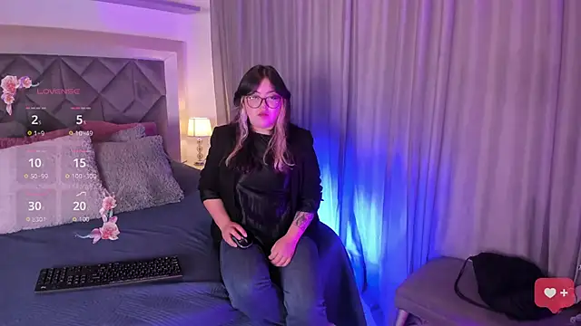 Snapshot of CalmaCaos chatting on February 2026 11:30:01 AM CalmaCaos online show from February 2026 11:30:01 AM