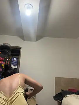 Violett hott  online show from May 2026 12:10:01 PM