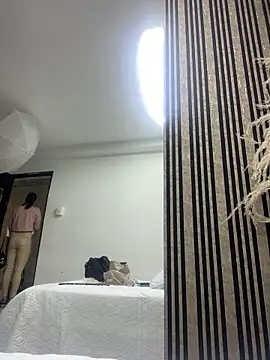 Violett hott  online show from May 2026 12:01:01 PM