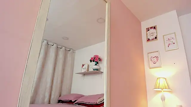 Snapshot of VictoriaGarret chatting on February 2026 12:19:01 PM VictoriaGarret online show from February 2026 12:19:01 PM