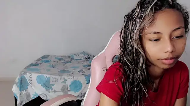Snapshot of linda_brown_ chatting on April 2026 12:45:02 PM linda brown online show from April 2026 12:45:02 PM