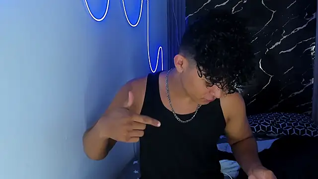 Snapshot of jamescurly00 chatting on January 2026 11:07:02 PM jamescurly00 online show from January 2026 11:07:02 PM