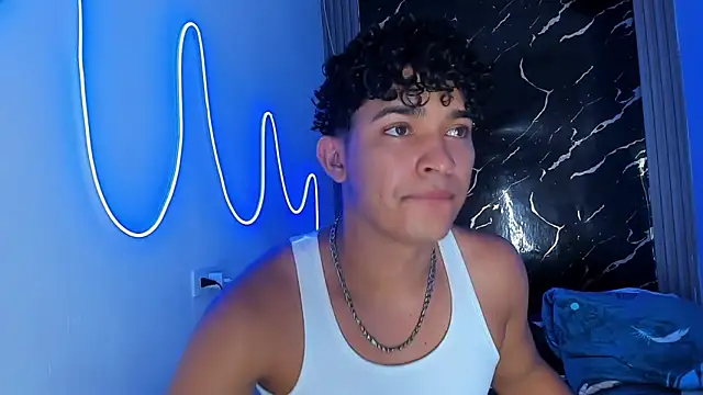 Snapshot of jamescurly00 chatting on January 2026 02:05:02 AM jamescurly00 online show from January 2026 02:05:02 AM