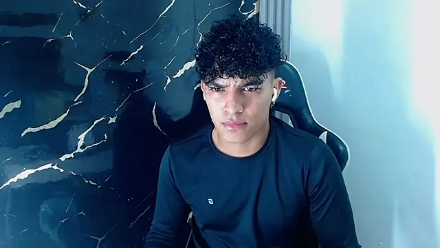 Snapshot of jamescurly00 chatting on February 2026 07:14:01 AM jamescurly00 online show from February 2026 07:14:01 AM