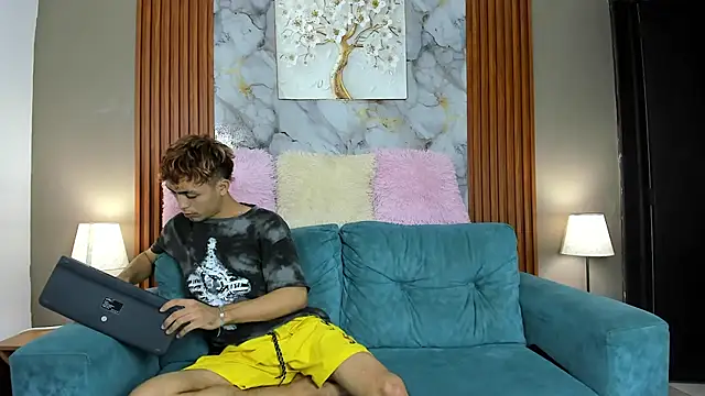 AVENGER BOYS2026 online show from February 2026 07:34:02 PM