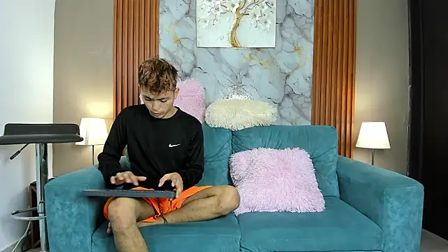 AVENGER BOYS2026 online show from February 2026 07:34:02 PM