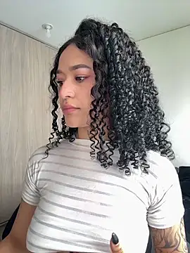 Snapshot of crystal_dlun chatting on February 2026 03:08:01 PM crystal dlun online show from February 2026 03:08:01 PM