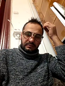 julian-112 online show from February 2026 10:19:01 PM
