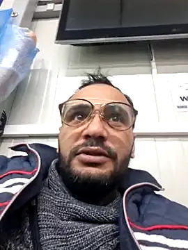 julian-112 online show from February 2026 09:12:02 AM