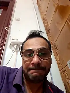 julian-112 online show from February 2026 06:26:02 PM
