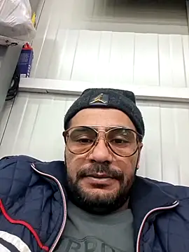 julian-112 online show from February 2026 09:42:02 AM