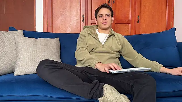 Enzho liam online show from February 2026 05:05:02 PM