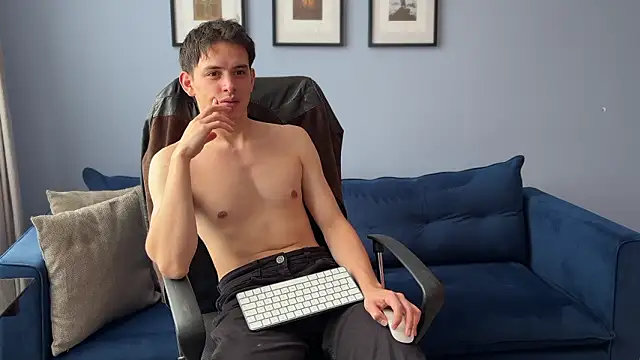 Snapshot of Enzho_liam chatting on March 2026 06:35:02 PM Enzho liam online show from March 2026 06:35:02 PM