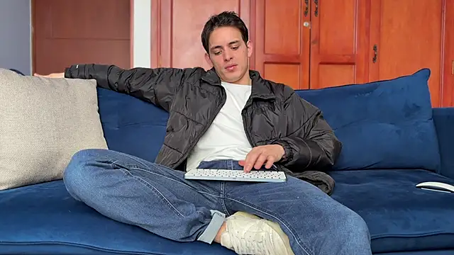 Snapshot of Enzho_liam chatting on March 2026 04:51:01 PM Enzho liam online show from March 2026 04:51:01 PM