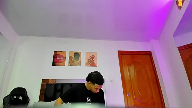 Liamsubtle01 online show from May 2026 04:02:01 PM