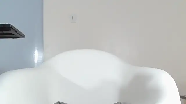 Snapshot of Little_Leksa chatting on February 2026 02:04:02 PM Little Leksa online show from February 2026 02:04:02 PM