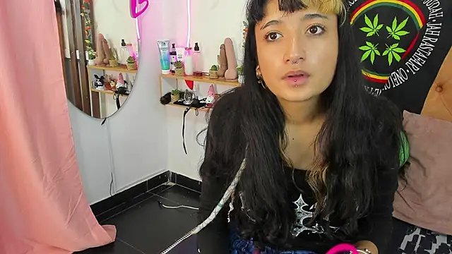 Snapshot of MeowMota_ chatting on May 2026 06:04:02 PM MeowMota online show from May 2026 06:04:02 PM