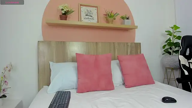 Snapshot of charlote_smit_ chatting on January 2026 07:04:01 PM charlote smit online show from January 2026 07:04:01 PM