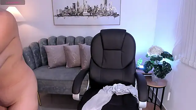 thiara scarlet  online show from February 2026 08:18:02 PM